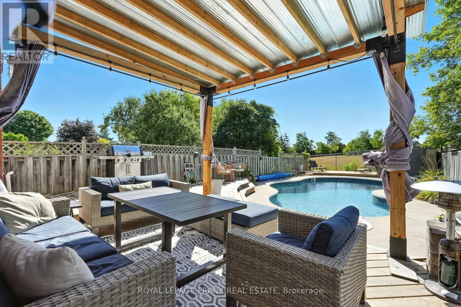 












25 TREWIN LANE

,
Clarington (Bowmanville),




Ontario
L1C4W9

