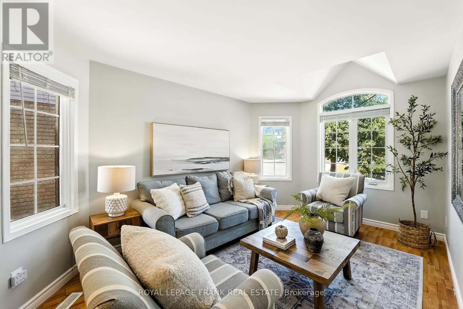 












25 TREWIN LANE

,
Clarington (Bowmanville),




Ontario
L1C4W9

