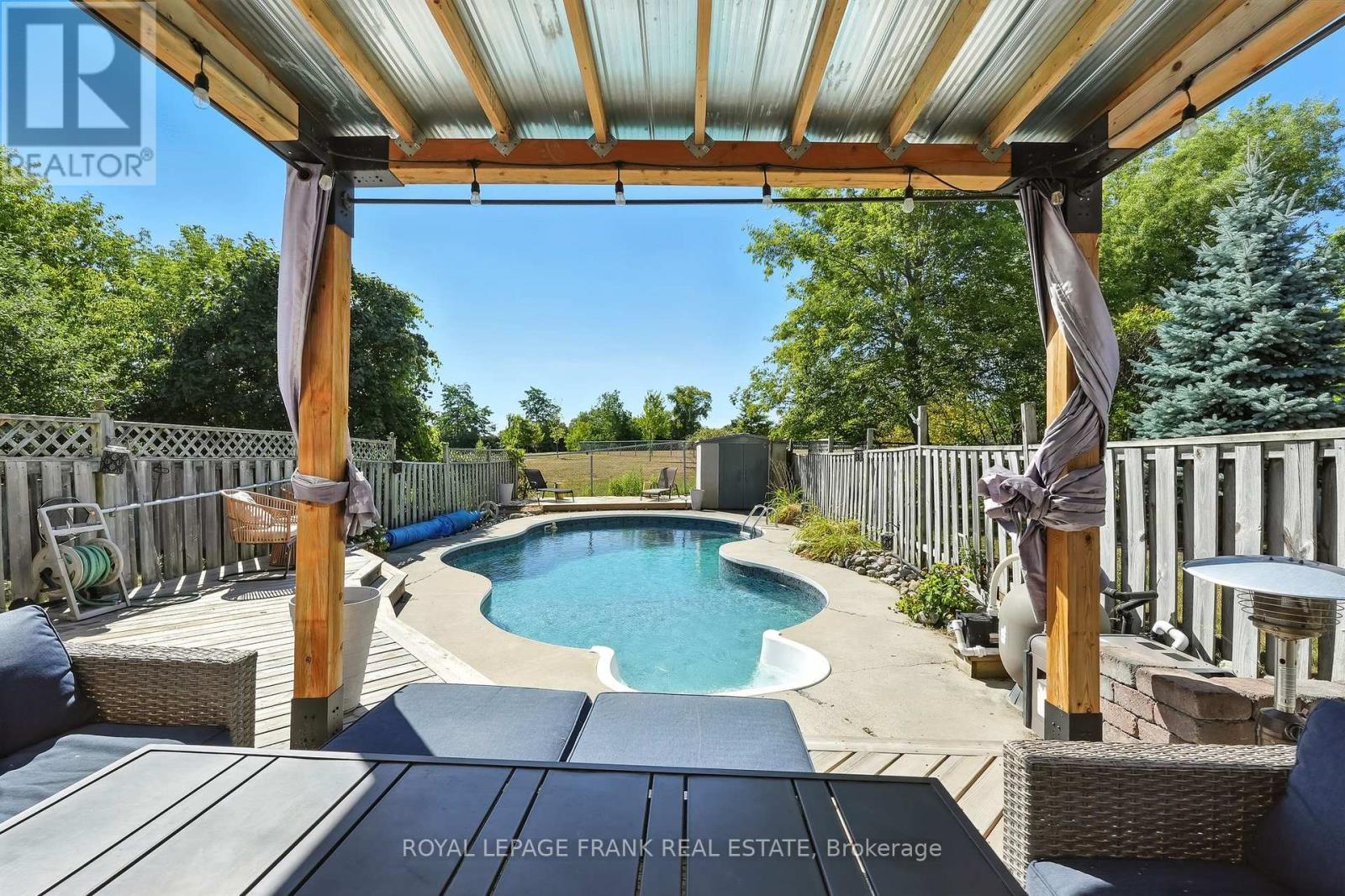 












25 TREWIN LANE

,
Clarington (Bowmanville),




Ontario
L1C4W9

