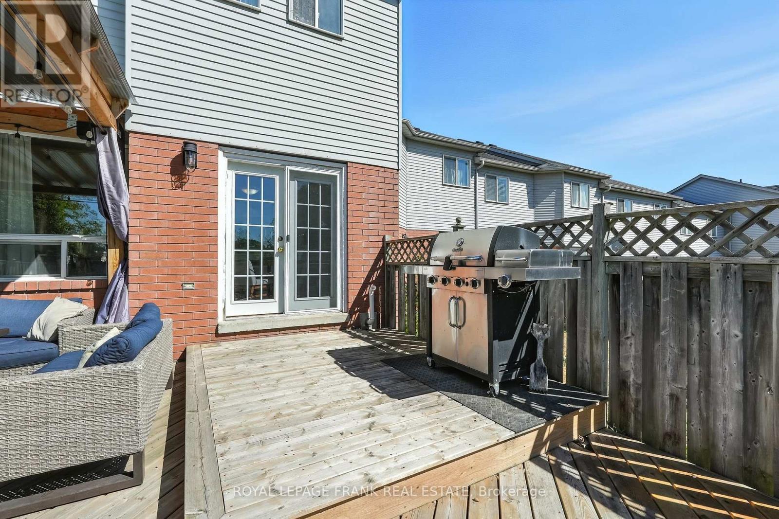 












25 TREWIN LANE

,
Clarington (Bowmanville),




Ontario
L1C4W9

