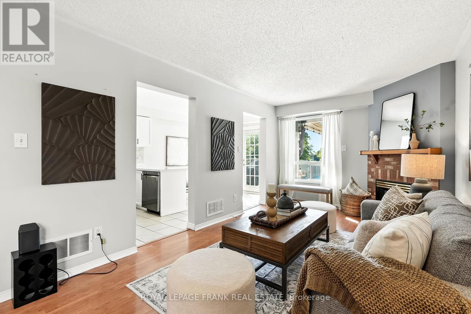 












25 TREWIN LANE

,
Clarington (Bowmanville),




Ontario
L1C4W9

