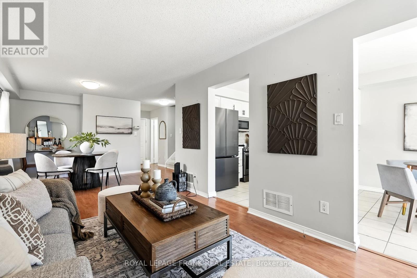












25 TREWIN LANE

,
Clarington (Bowmanville),




Ontario
L1C4W9

