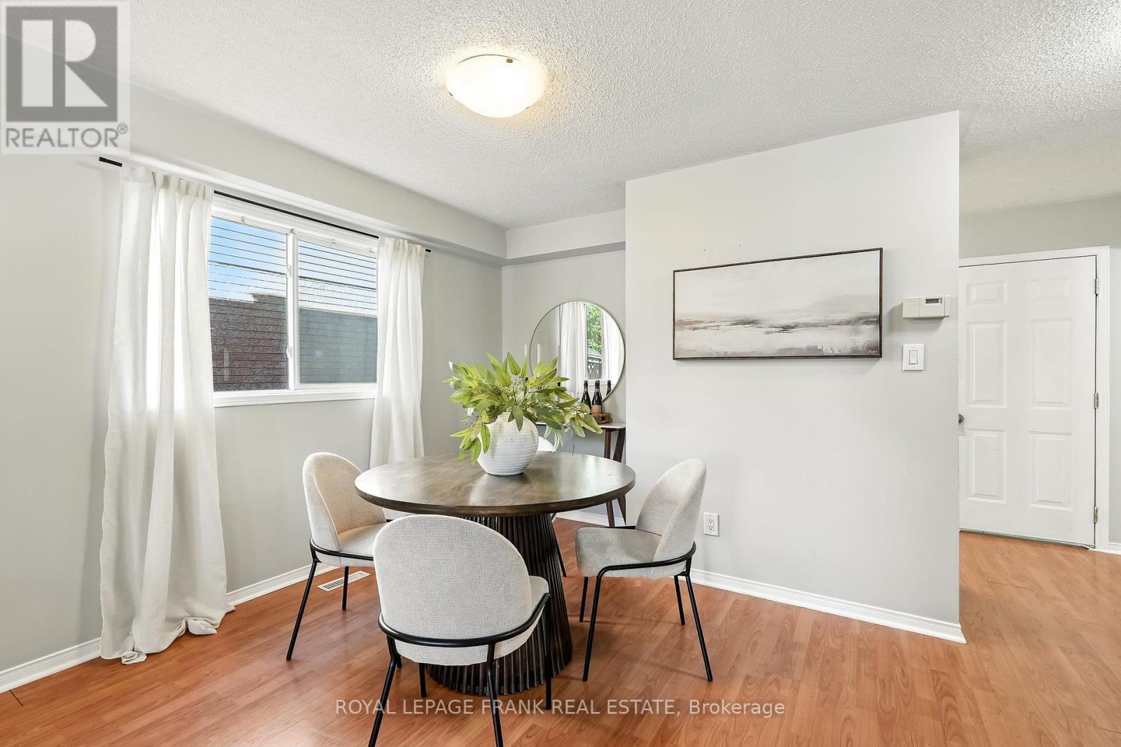 












25 TREWIN LANE

,
Clarington (Bowmanville),




Ontario
L1C4W9

