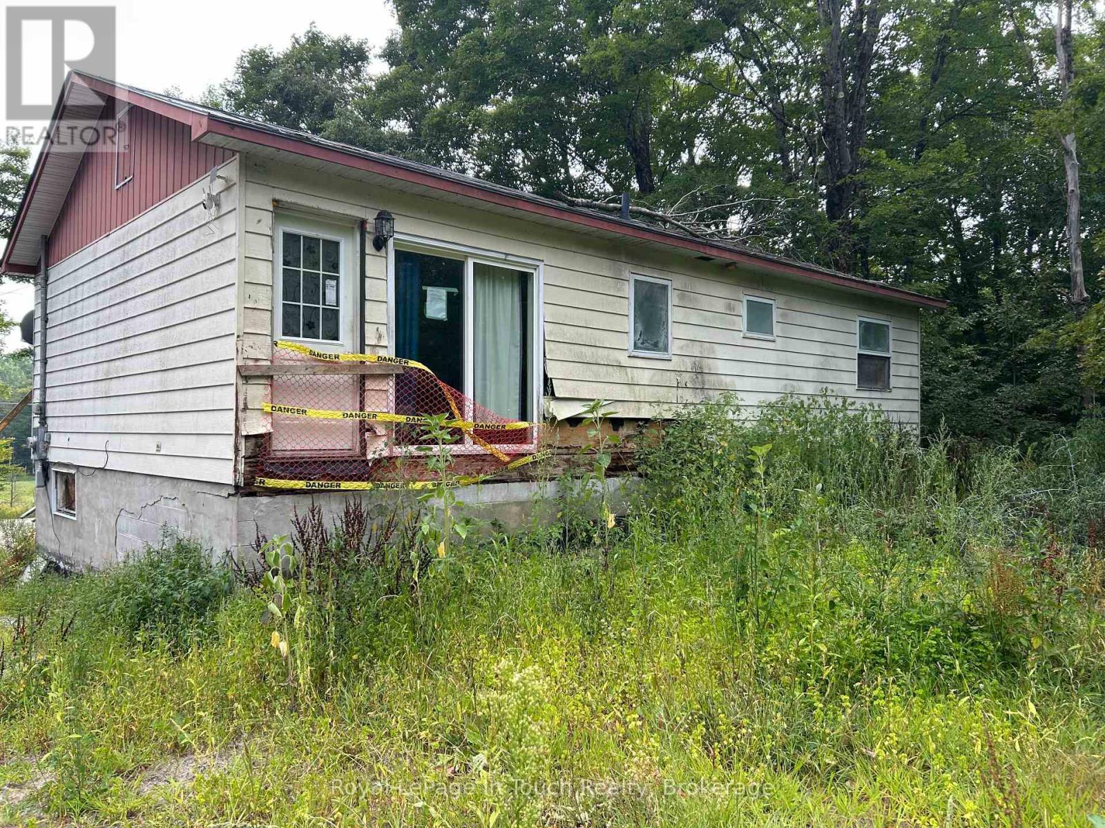 












196 TWELVE MILE BAY ROAD

,
Georgian Bay (Gibson),




Ontario
P0C1H0


