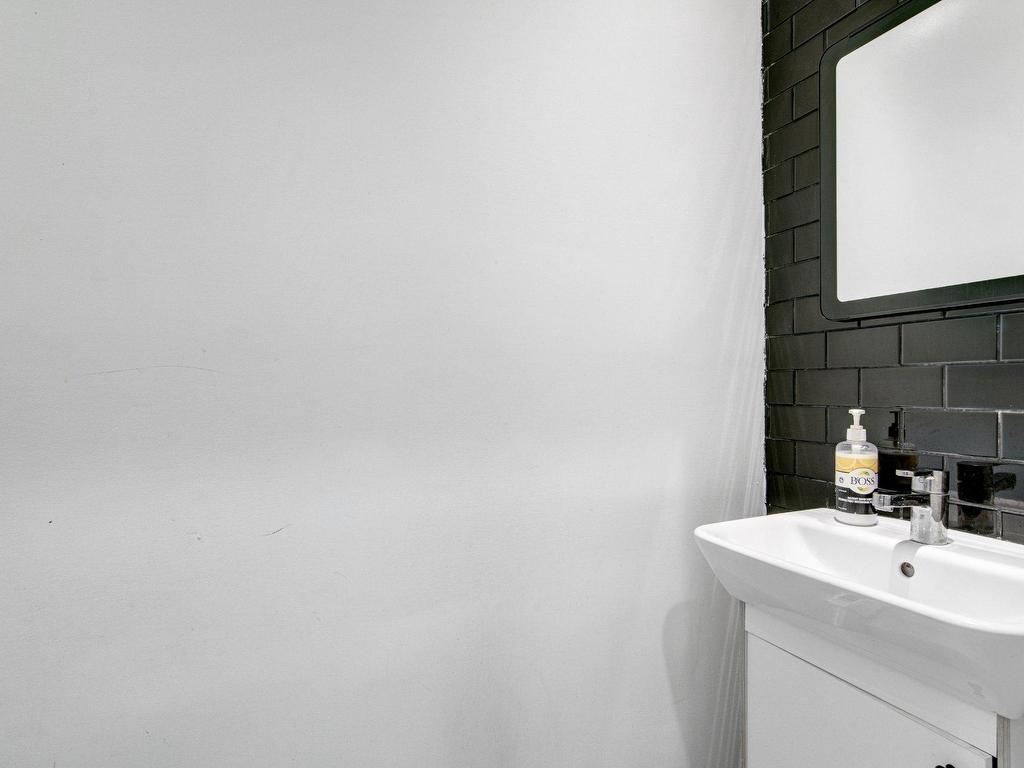 









150


Rue Beaubien E.

,
Rosemont/La Petite-Patrie (Montréal),




QC
H2S1R2

