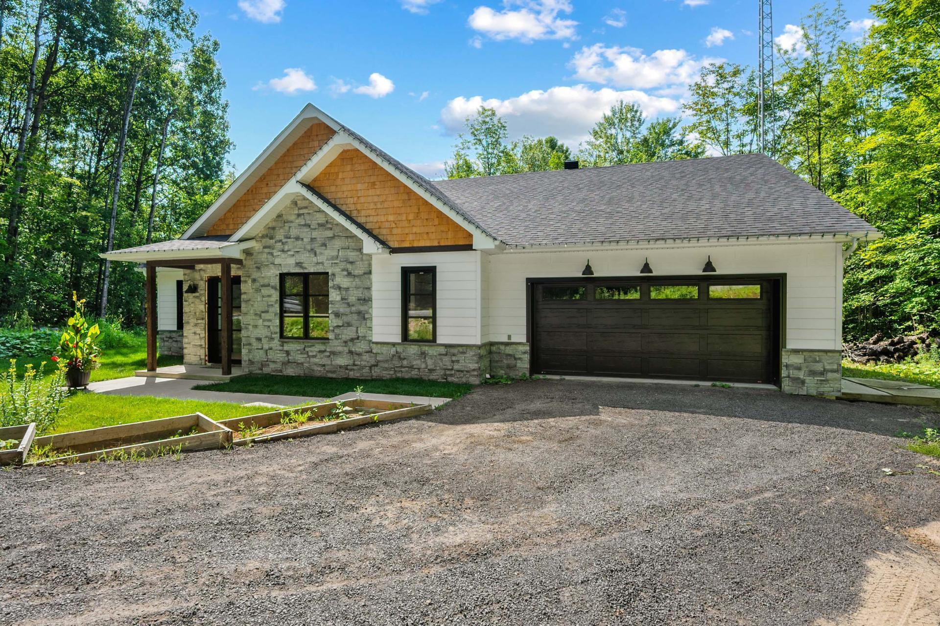 









33


Rue Lajeunesse

,
Sainte-Mélanie,




QC
J0K3A0

