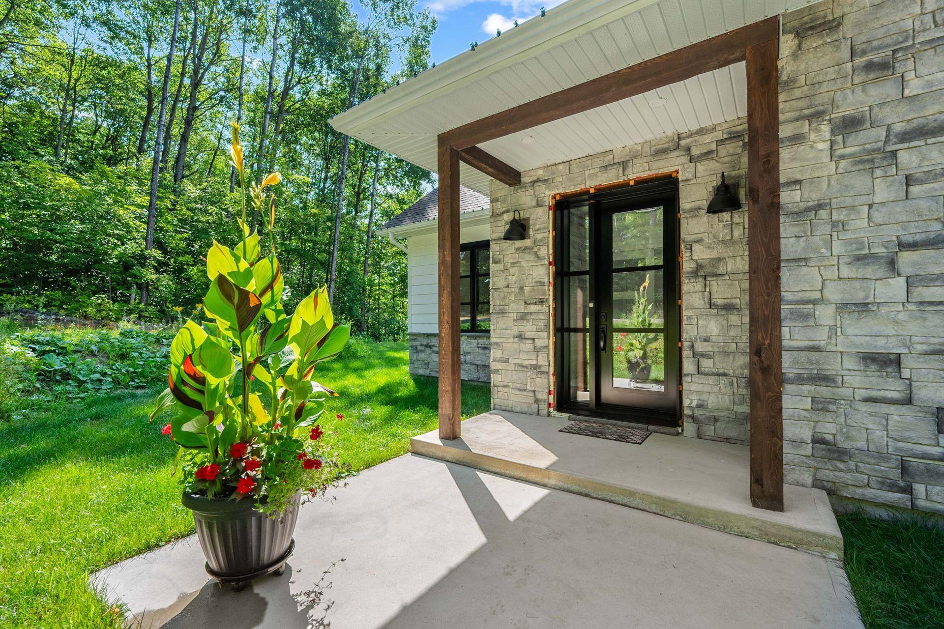 









33


Rue Lajeunesse

,
Sainte-Mélanie,




QC
J0K3A0

