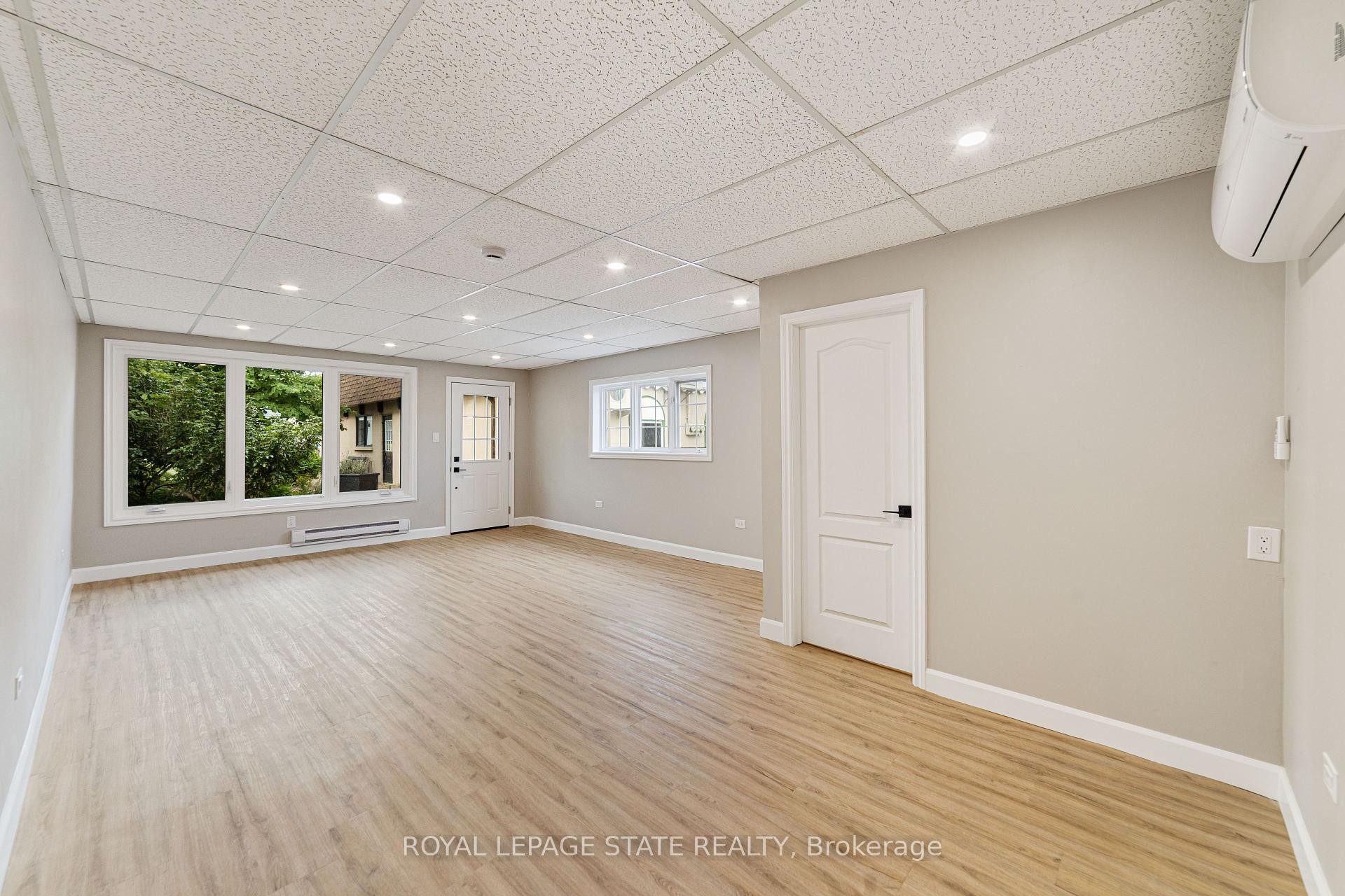 









19


Main

Street South, 3,
Hamilton,




ON
L0R 2H0

