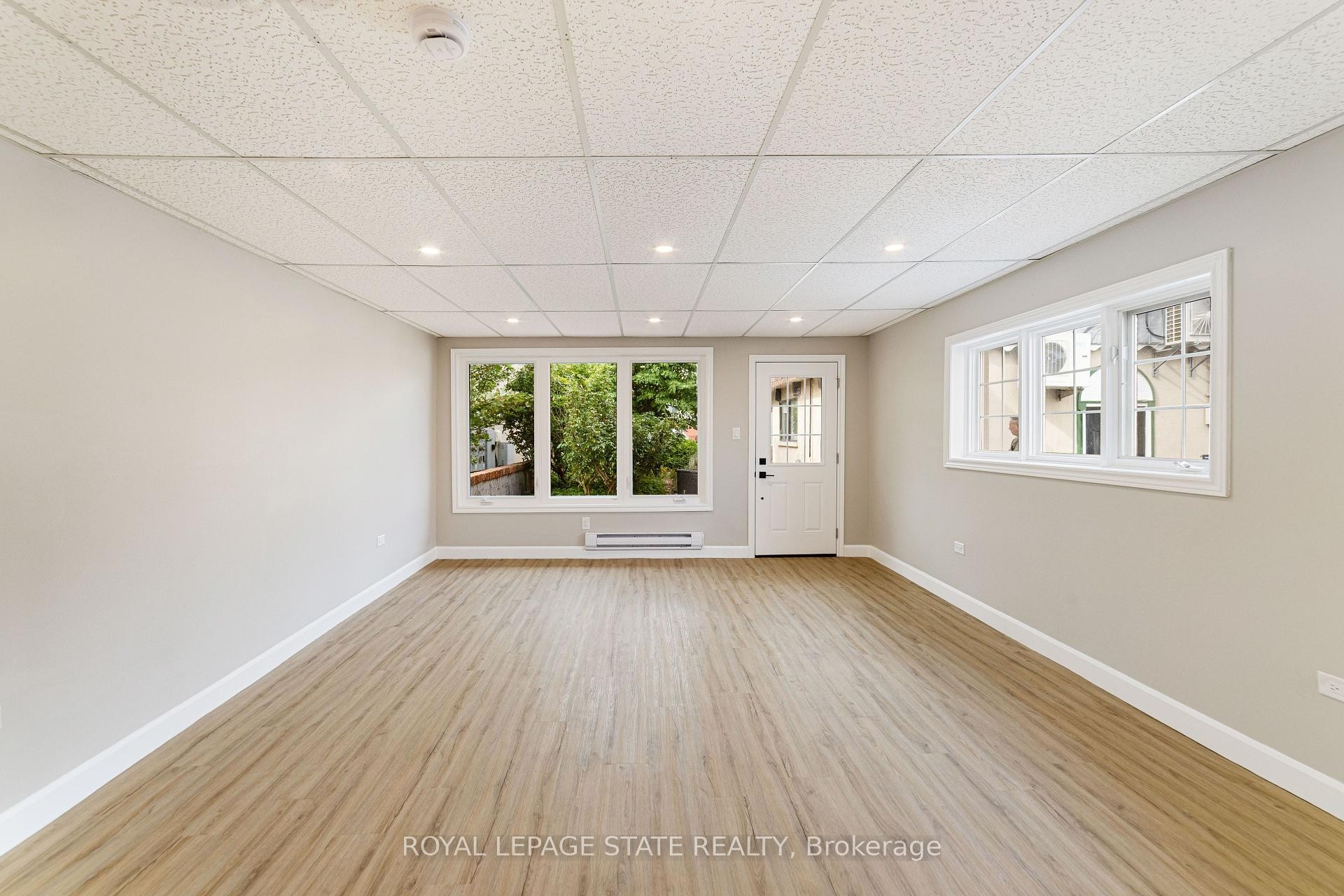 









19


Main

Street South, 3,
Hamilton,




ON
L0R 2H0

