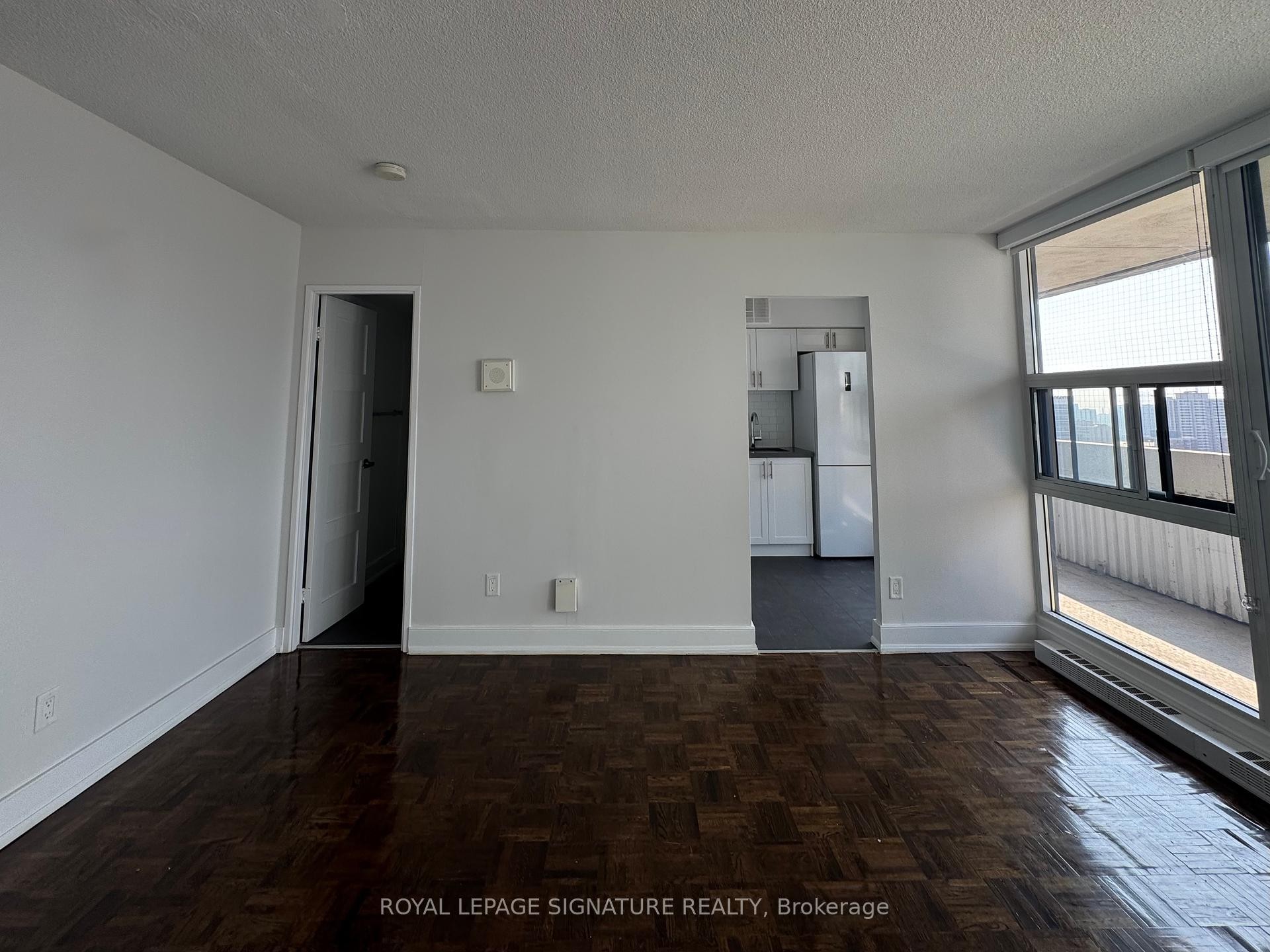 









33


Isabella

Street, 2814,
Toronto,




ON
M4Y 2P7

