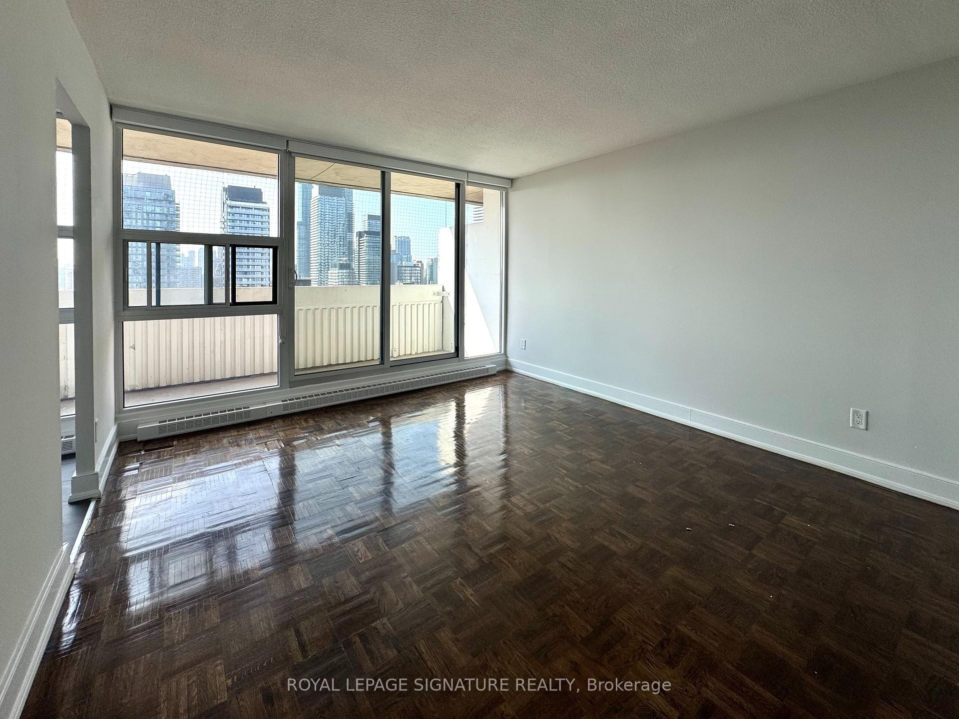









33


Isabella

Street, 2814,
Toronto,




ON
M4Y 2P7

