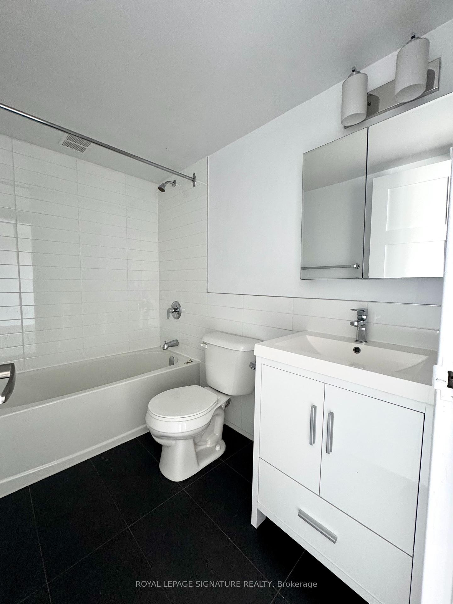 









33


Isabella

Street, 2814,
Toronto,




ON
M4Y 2P7

