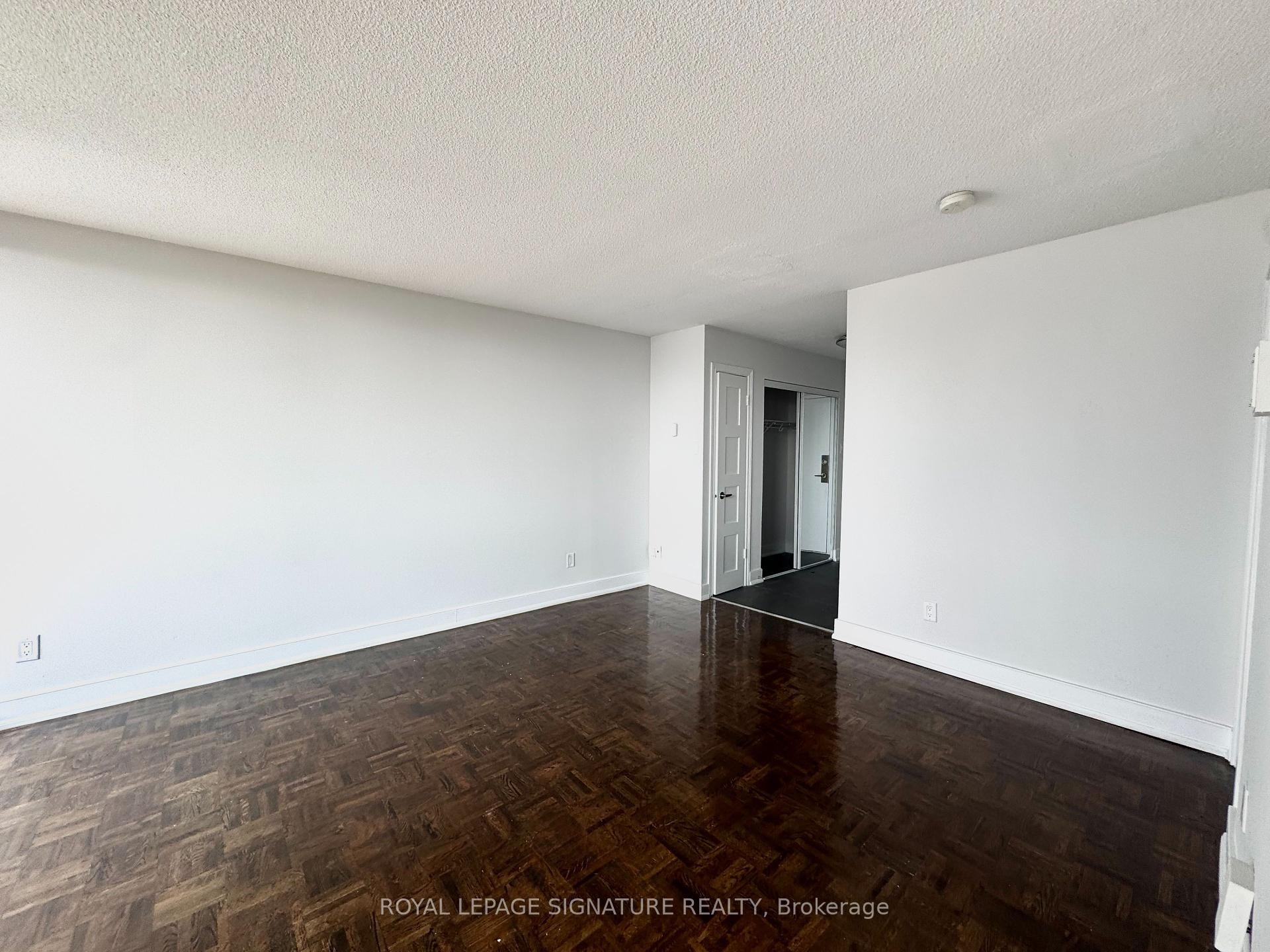 









33


Isabella

Street, 2814,
Toronto,




ON
M4Y 2P7

