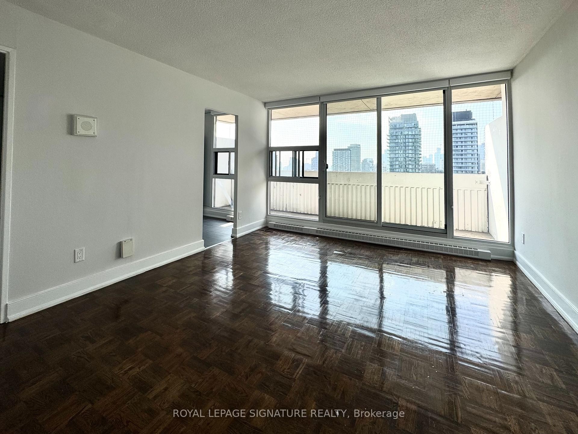 









33


Isabella

Street, 2814,
Toronto,




ON
M4Y 2P7

