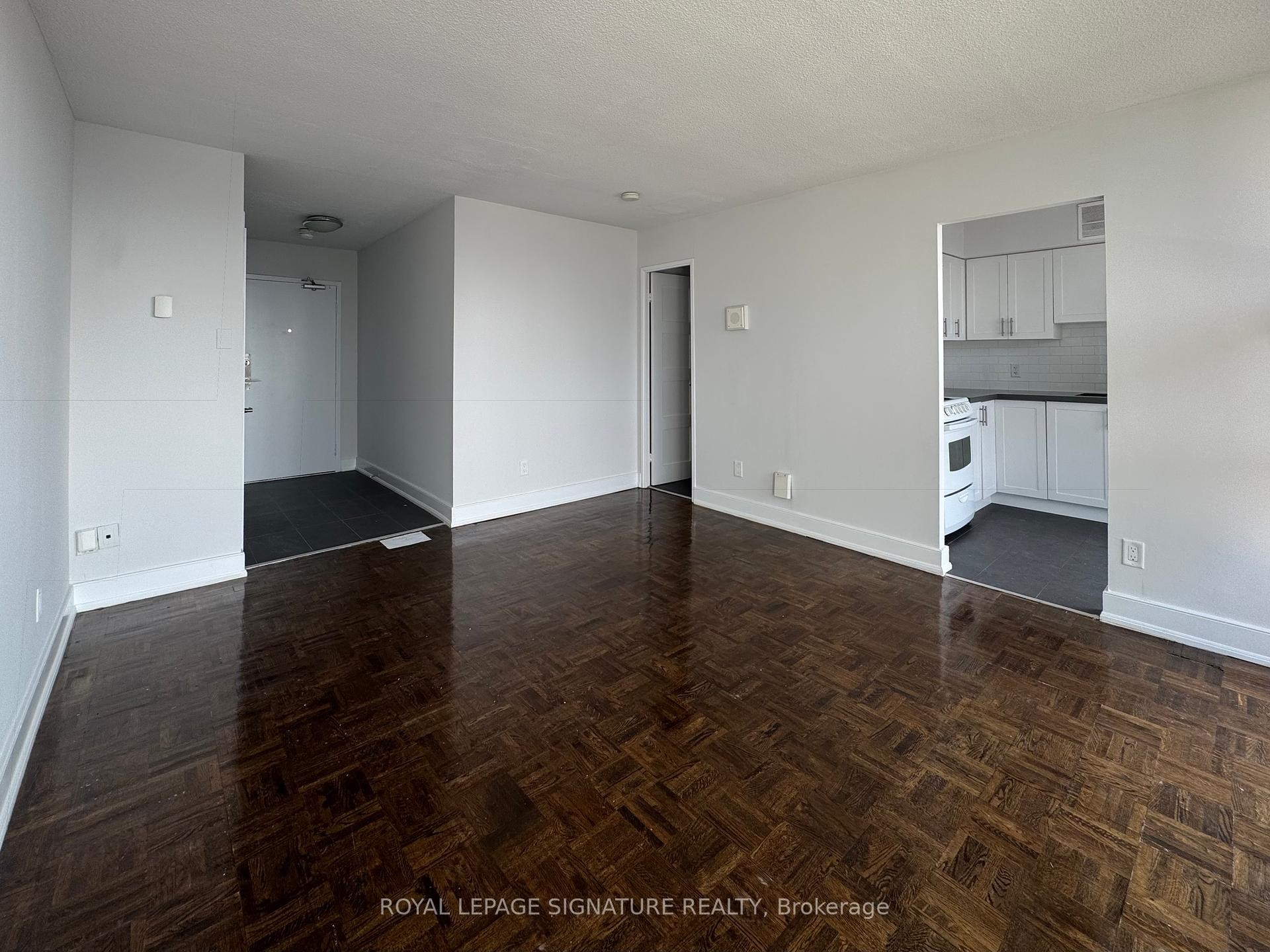 









33


Isabella

Street, 2814,
Toronto,




ON
M4Y 2P7

