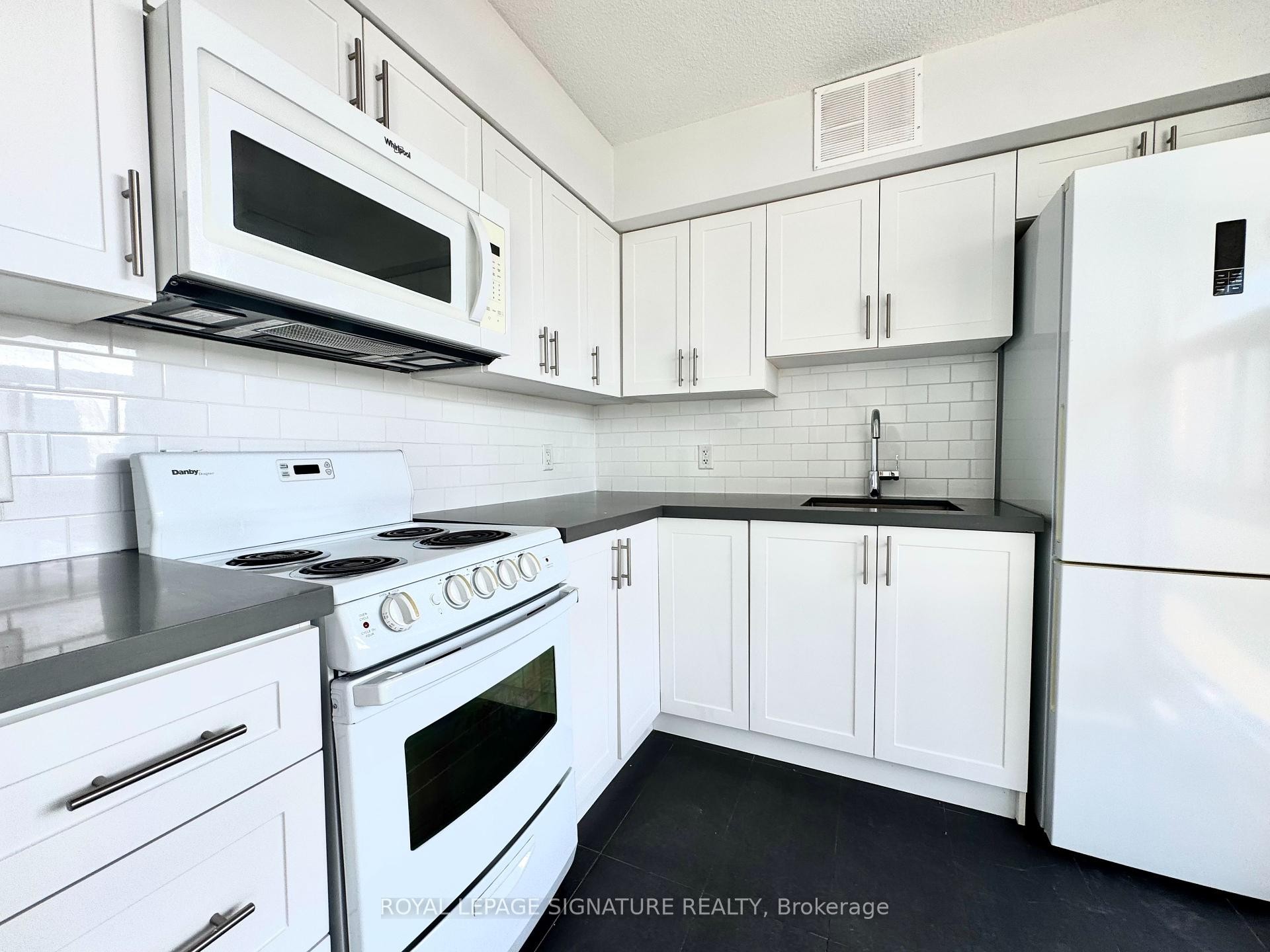









33


Isabella

Street, 2814,
Toronto,




ON
M4Y 2P7

