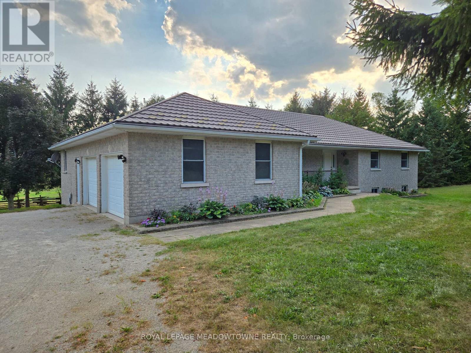 












4958 WELLINGTON RD 125

,
Erin,







Ontario
L7J2L9

