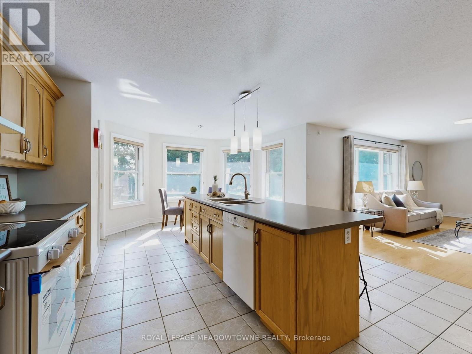 












4958 WELLINGTON RD 125

,
Erin,







Ontario
L7J2L9

