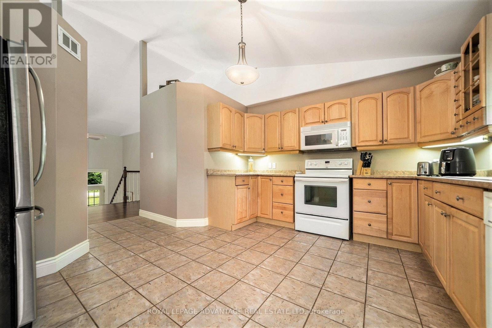 












334 STATION ROAD

,
Drummond/North Elmsley,




Ontario
K7A4S4

