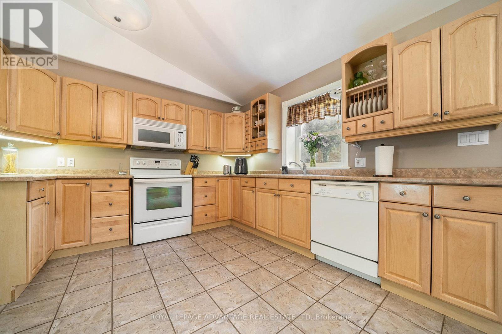 












334 STATION ROAD

,
Drummond/North Elmsley,




Ontario
K7A4S4

