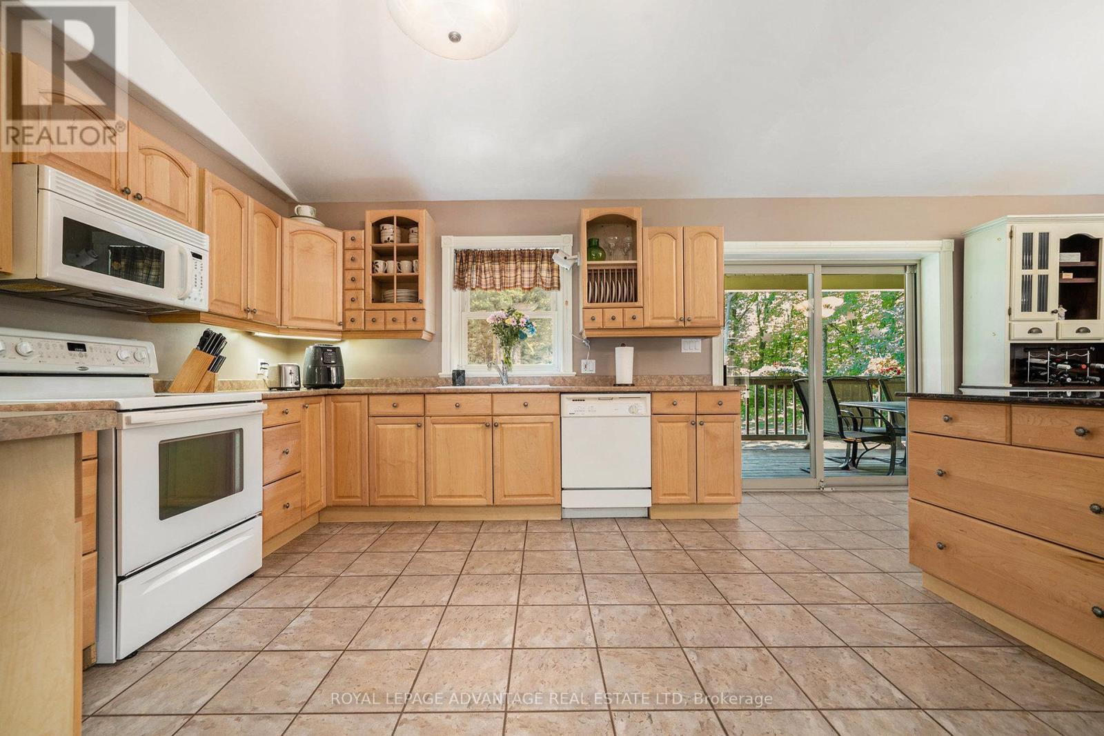 












334 STATION ROAD

,
Drummond/North Elmsley,




Ontario
K7A4S4

