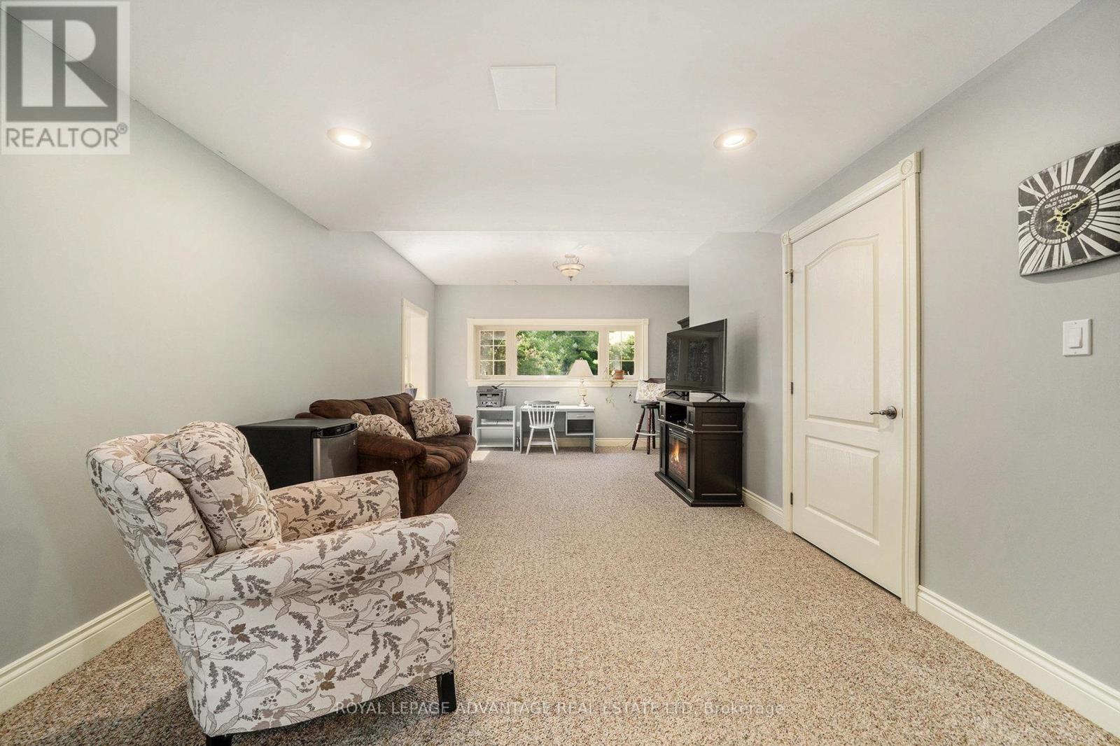 












334 STATION ROAD

,
Drummond/North Elmsley,




Ontario
K7A4S4

