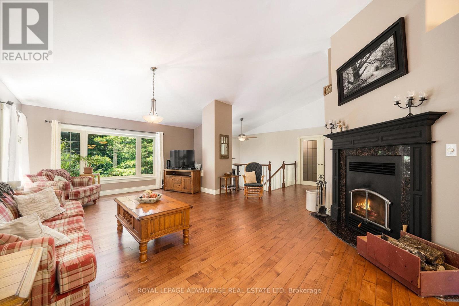 












334 STATION ROAD

,
Drummond/North Elmsley,




Ontario
K7A4S4

