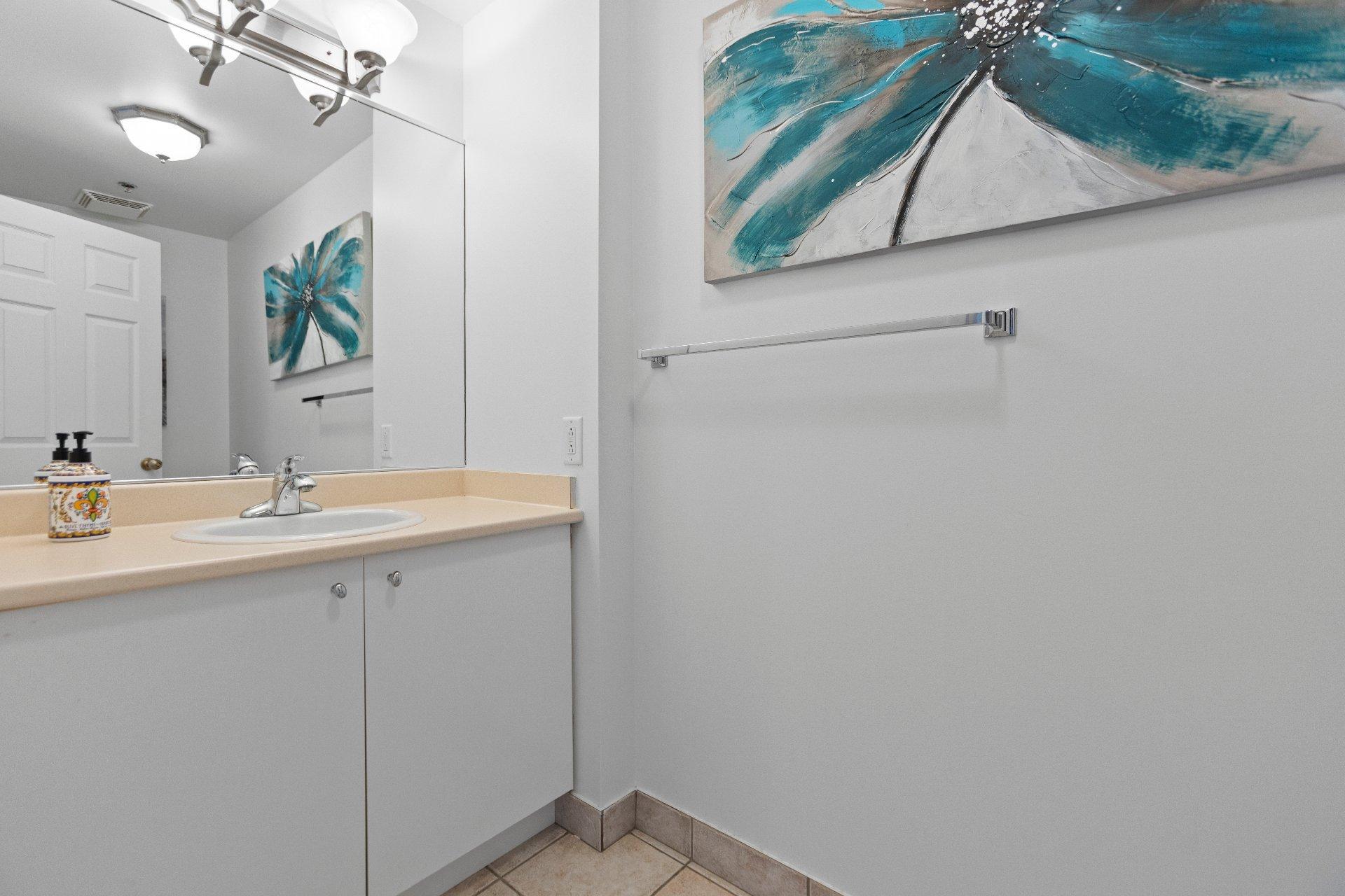 









18


Ch. du Bord-du-Lac-Lakeshore

, 717,
Pointe-Claire,




QC
H9S5X9

