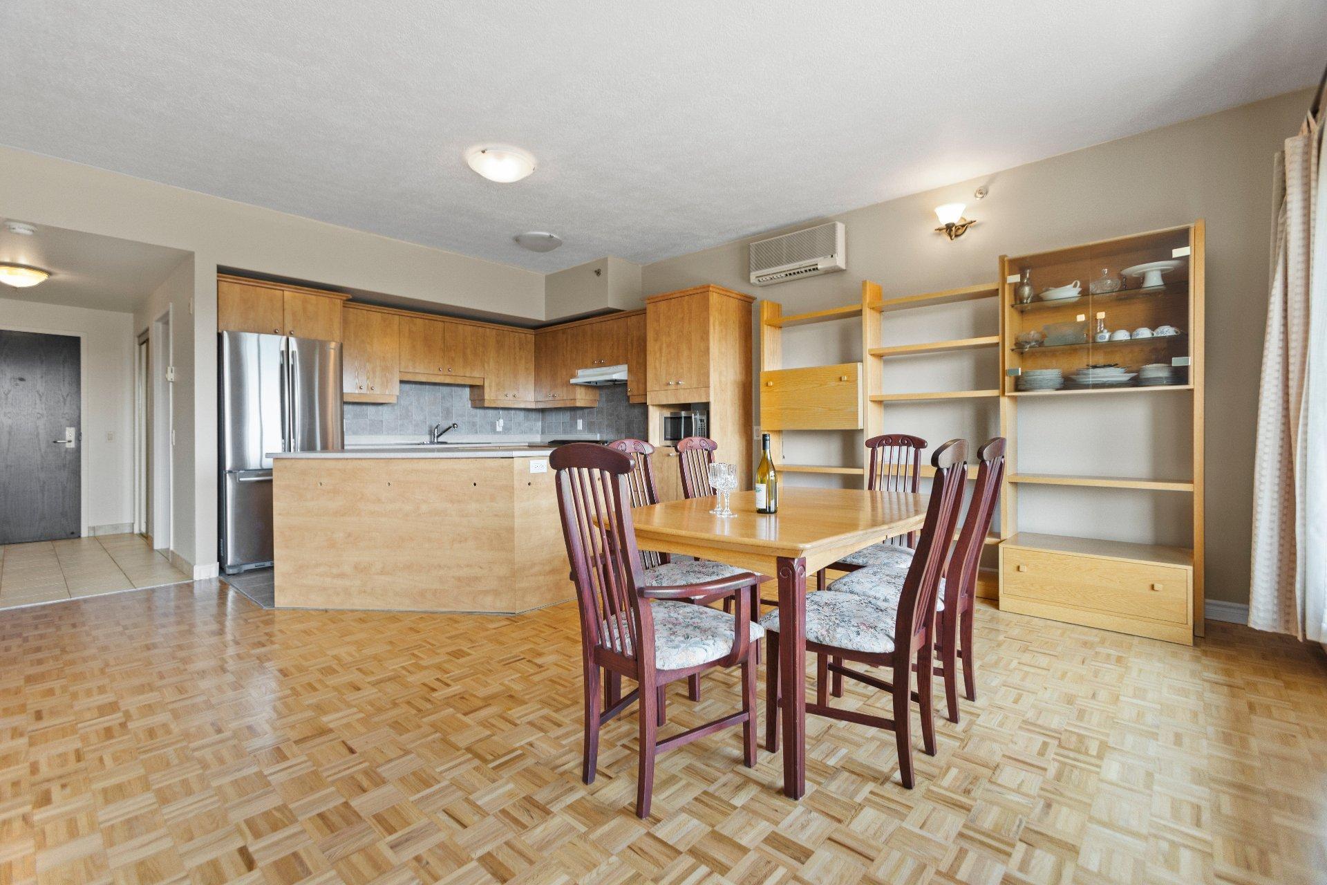 









18


Ch. du Bord-du-Lac-Lakeshore

, 717,
Pointe-Claire,




QC
H9S5X9

