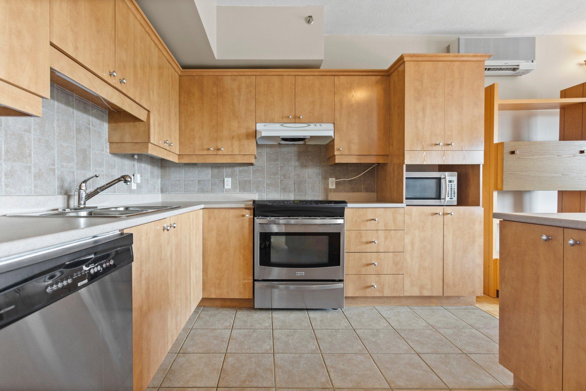 









18


Ch. du Bord-du-Lac-Lakeshore

, 717,
Pointe-Claire,




QC
H9S5X9

