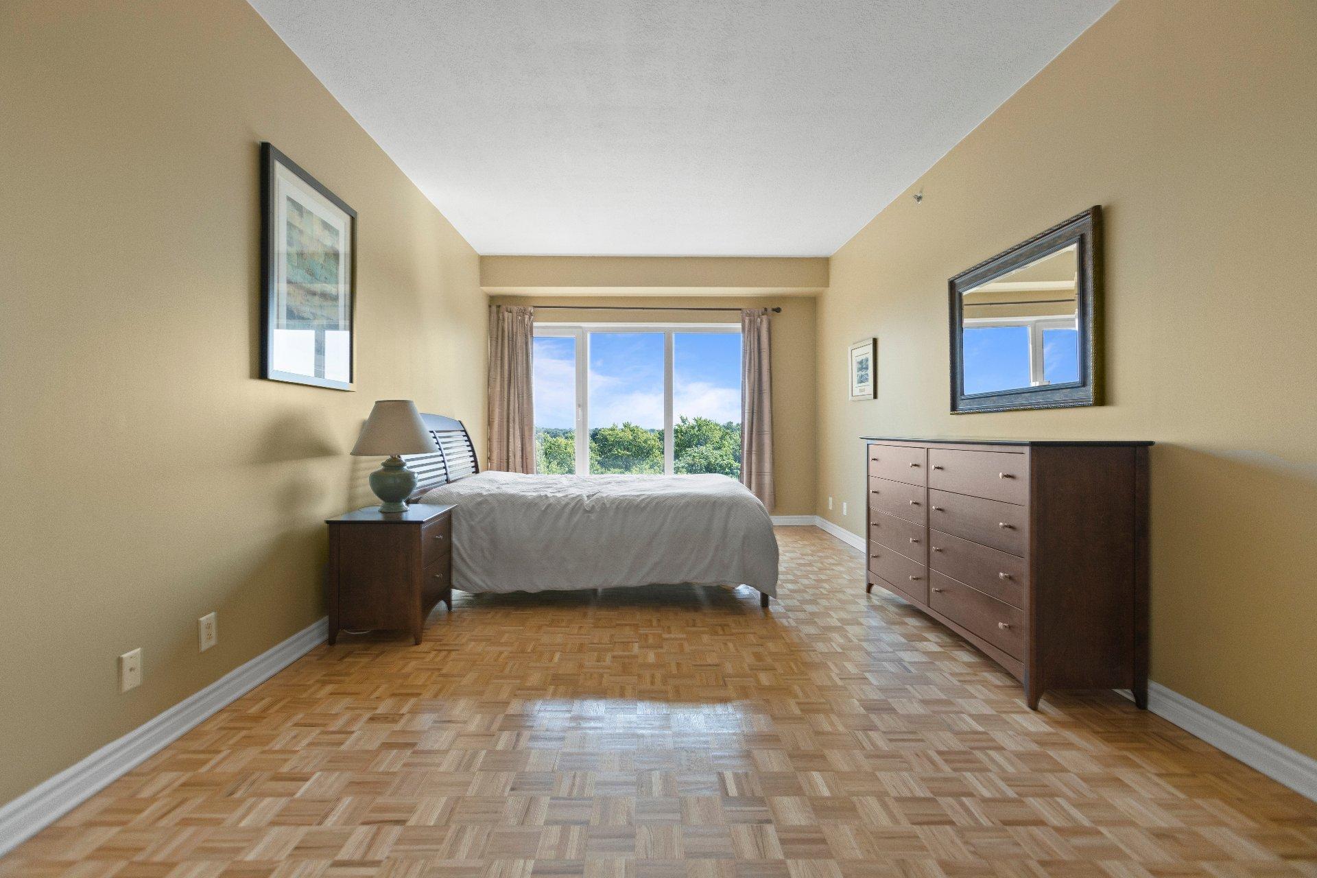 









18


Ch. du Bord-du-Lac-Lakeshore

, 717,
Pointe-Claire,




QC
H9S5X9

