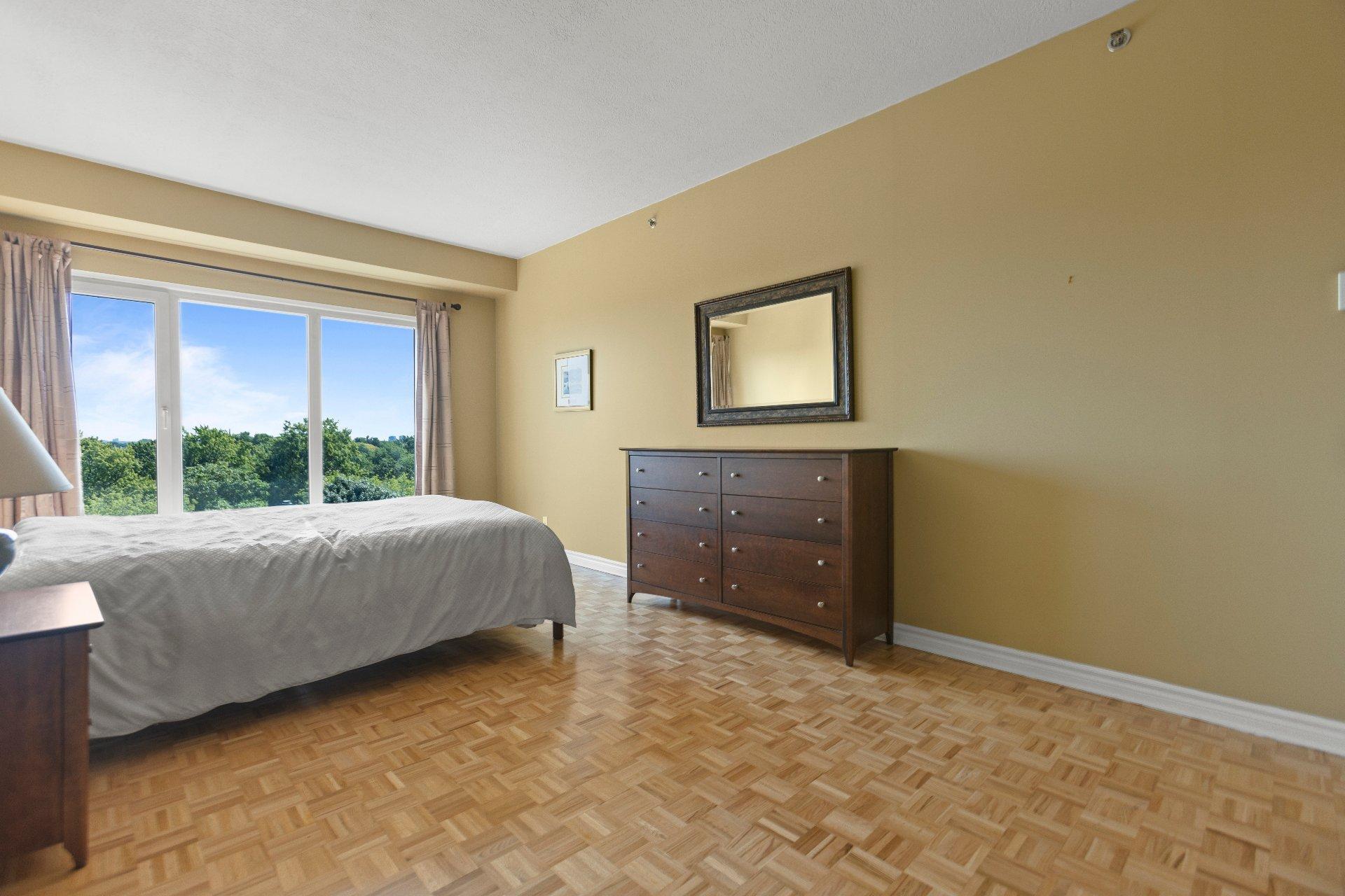 









18


Ch. du Bord-du-Lac-Lakeshore

, 717,
Pointe-Claire,




QC
H9S5X9

