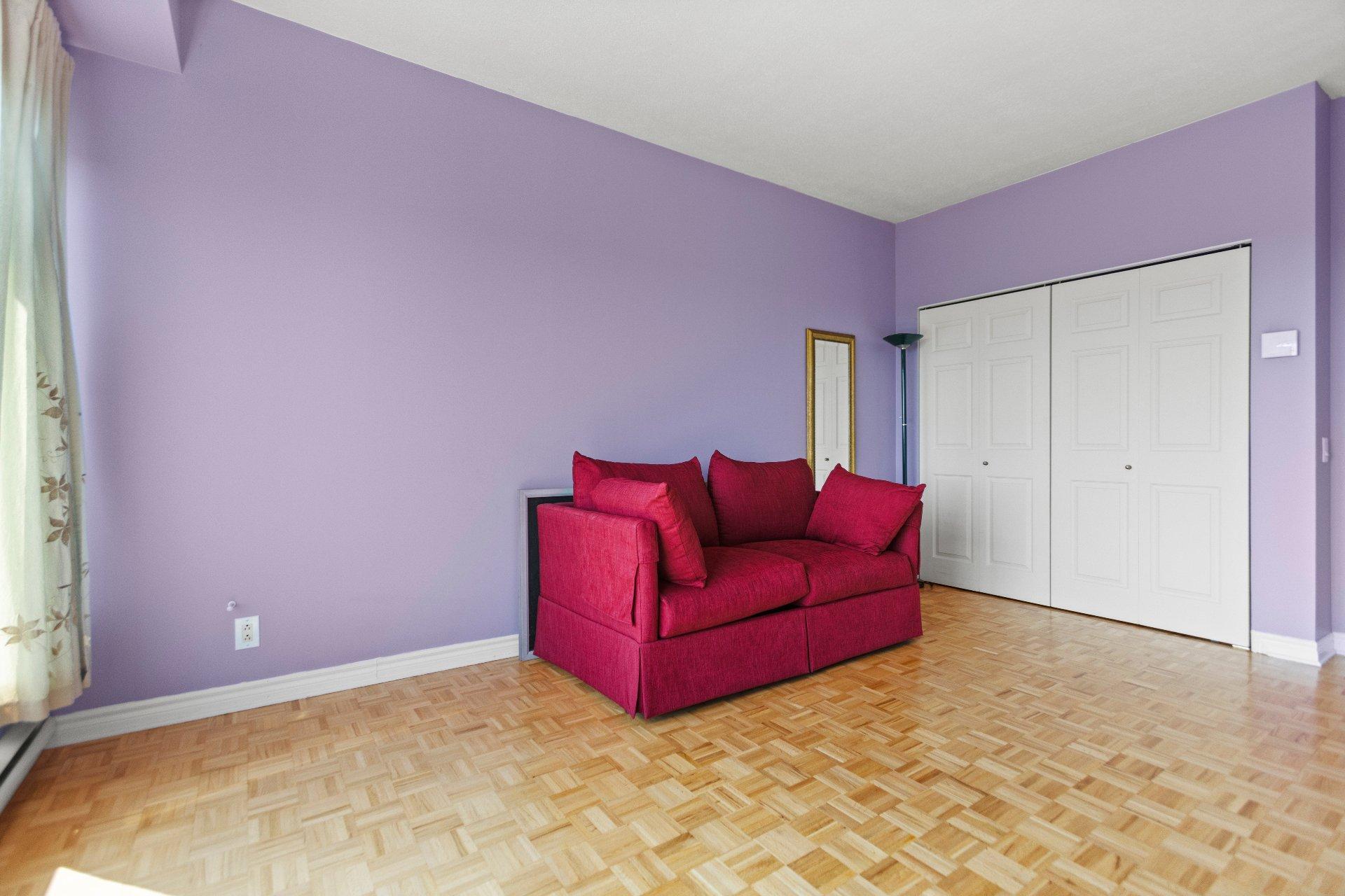 









18


Ch. du Bord-du-Lac-Lakeshore

, 717,
Pointe-Claire,




QC
H9S5X9

