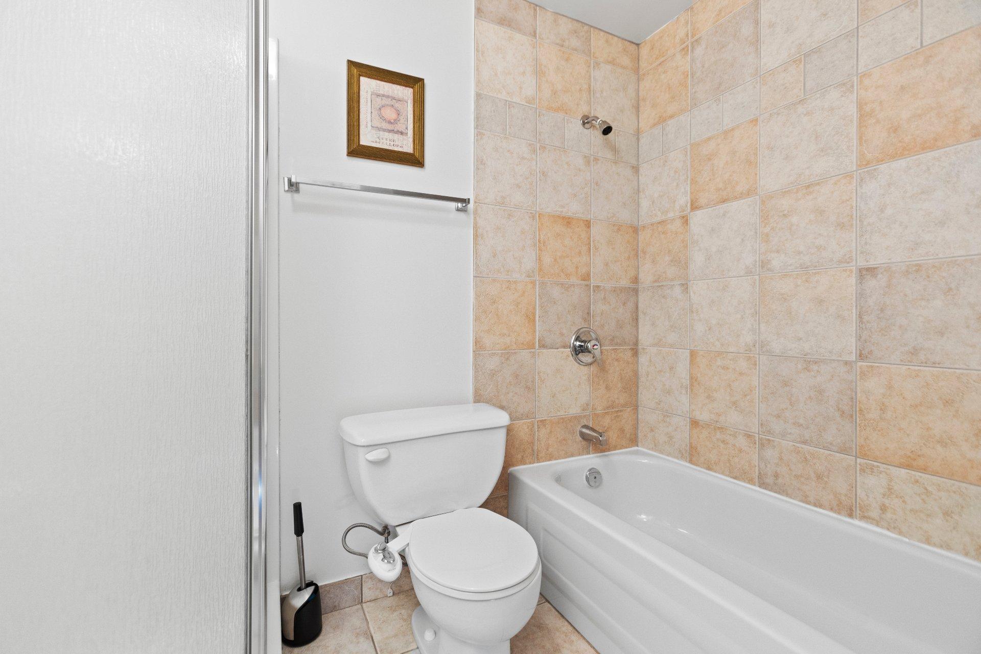 









18


Ch. du Bord-du-Lac-Lakeshore

, 717,
Pointe-Claire,




QC
H9S5X9

