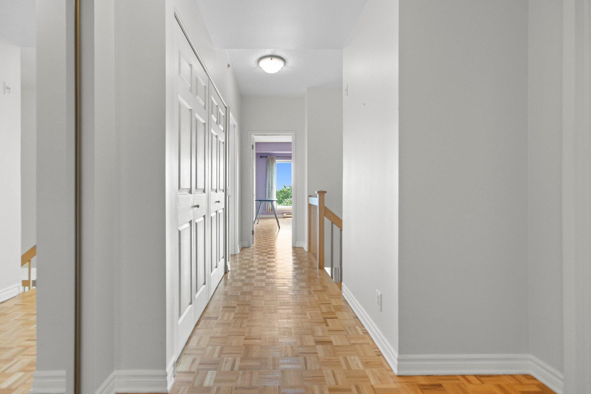 









18


Ch. du Bord-du-Lac-Lakeshore

, 717,
Pointe-Claire,




QC
H9S5X9

