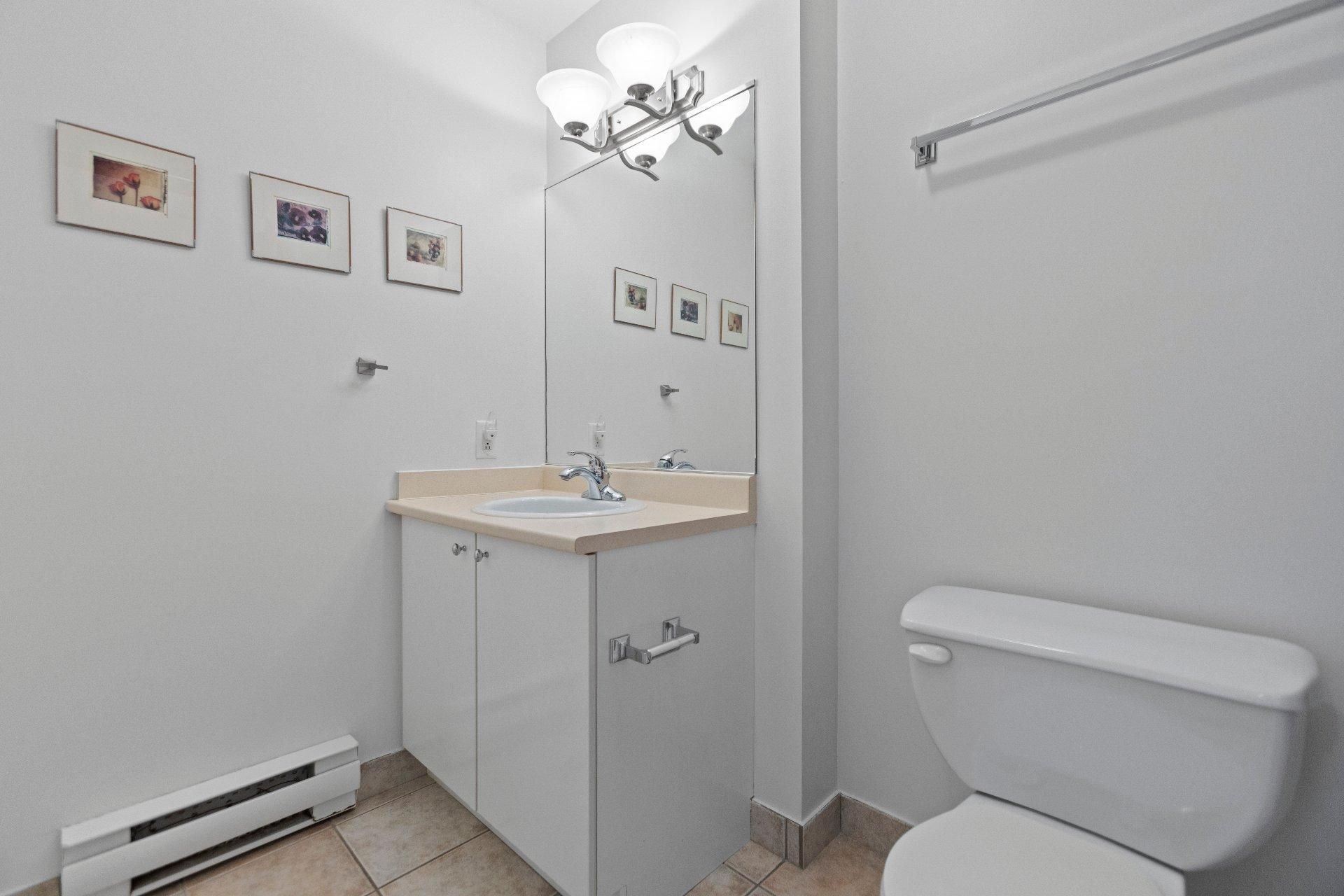 









18


Ch. du Bord-du-Lac-Lakeshore

, 717,
Pointe-Claire,




QC
H9S5X9

