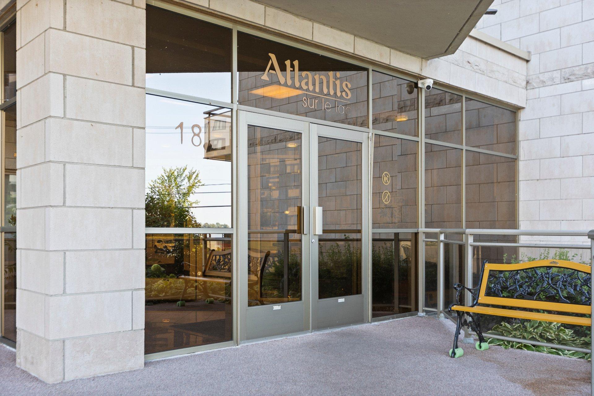 









18


Ch. du Bord-du-Lac-Lakeshore

, 717,
Pointe-Claire,




QC
H9S5X9

