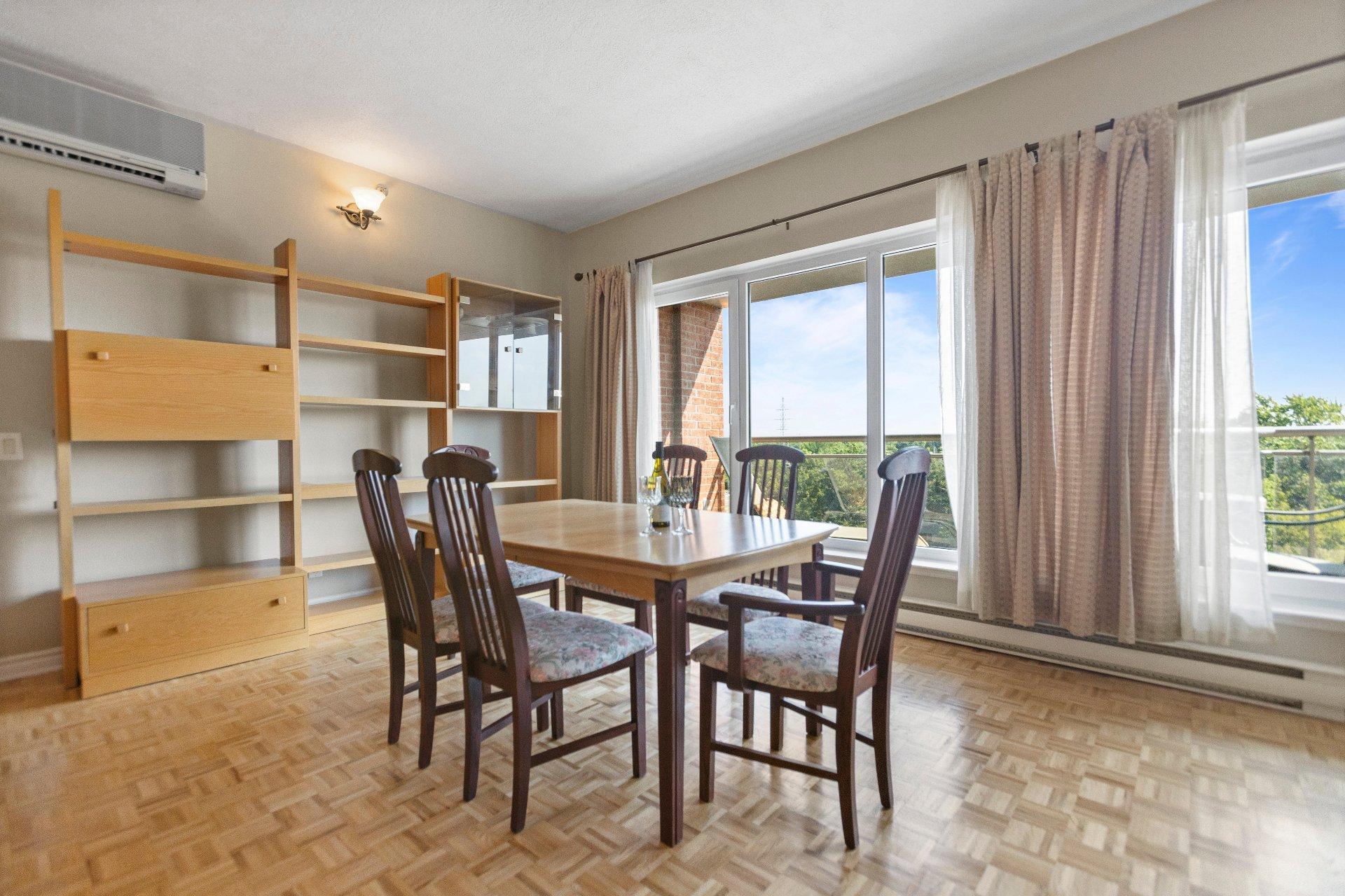 









18


Ch. du Bord-du-Lac-Lakeshore

, 717,
Pointe-Claire,




QC
H9S5X9

