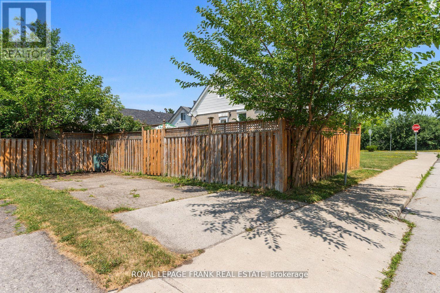 












542 WALMER ROAD

,
Hamilton (McQuesten),




Ontario
L8H3E6

