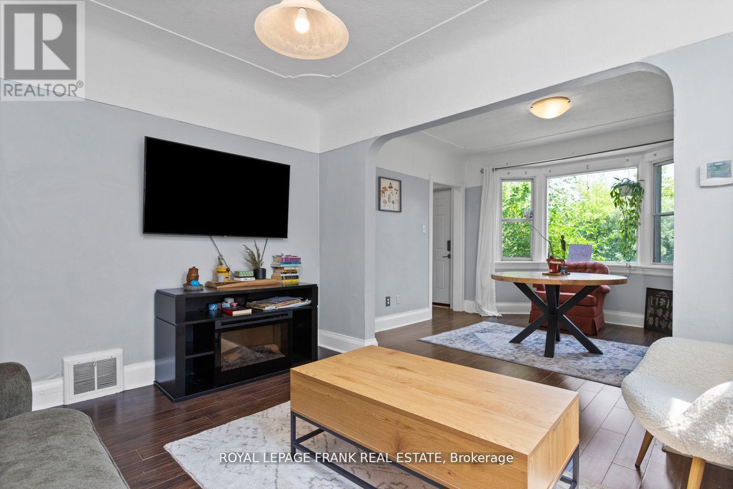












542 WALMER ROAD

,
Hamilton (McQuesten),




Ontario
L8H3E6

