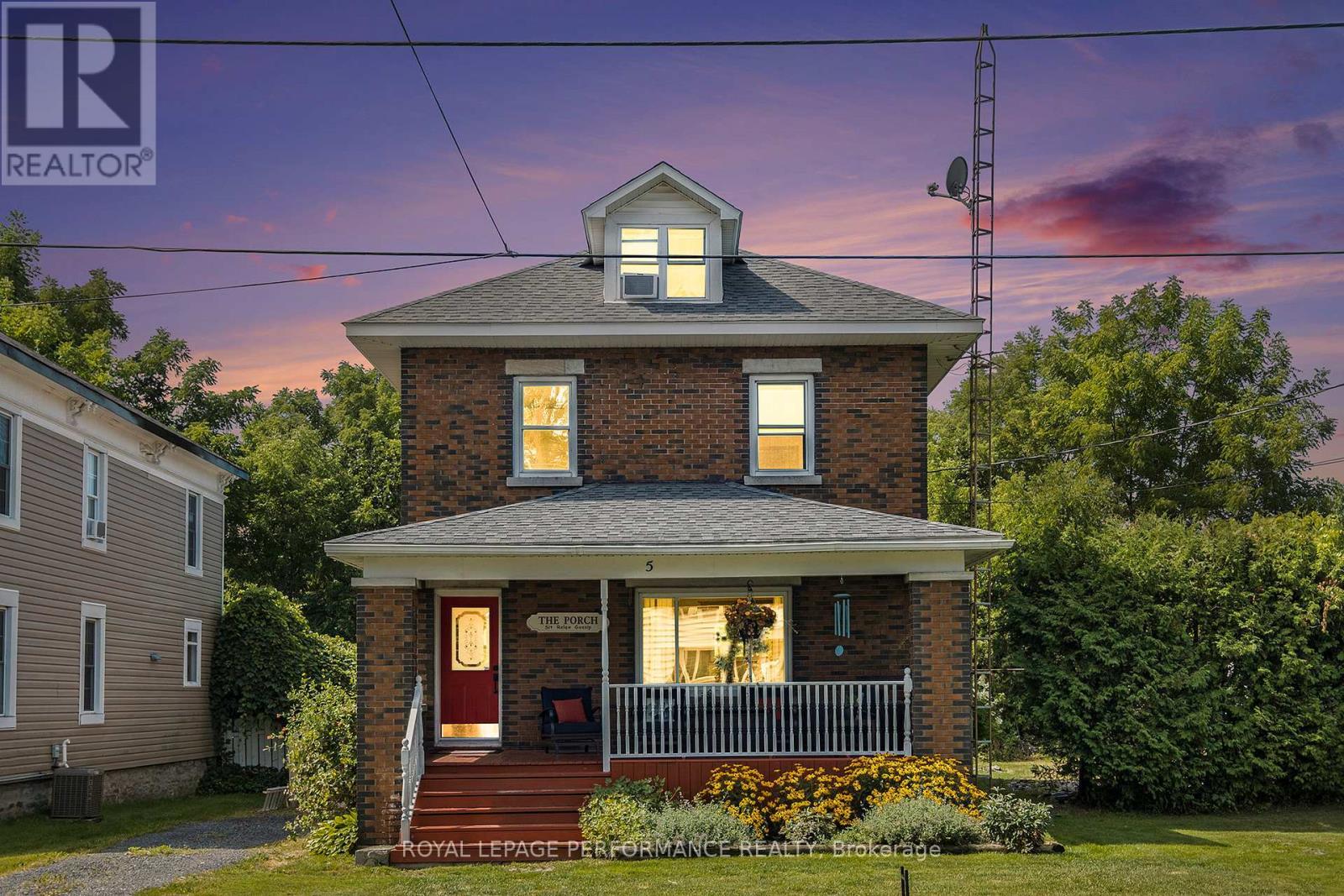 












5 MINTO STREET

,
North Stormont,




Ontario
K0C1K0

