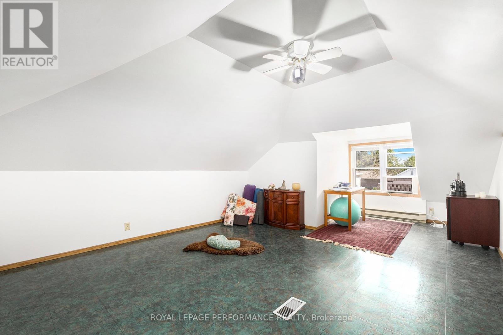 












5 MINTO STREET

,
North Stormont,




Ontario
K0C1K0

