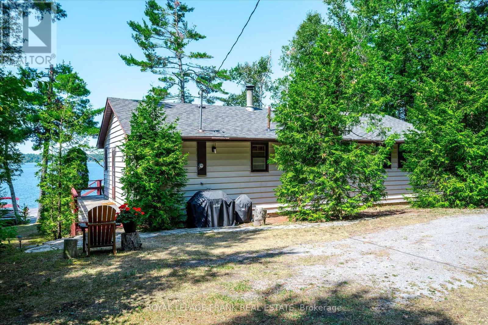 












2724 NEWCOMB LANE

,
Selwyn,




Ontario
K0L2H0

