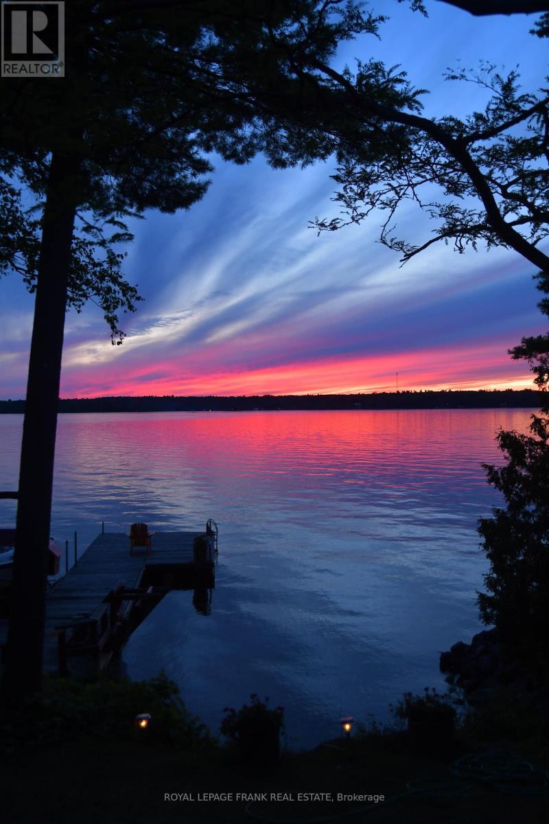 












2724 NEWCOMB LANE

,
Selwyn,




Ontario
K0L2H0

