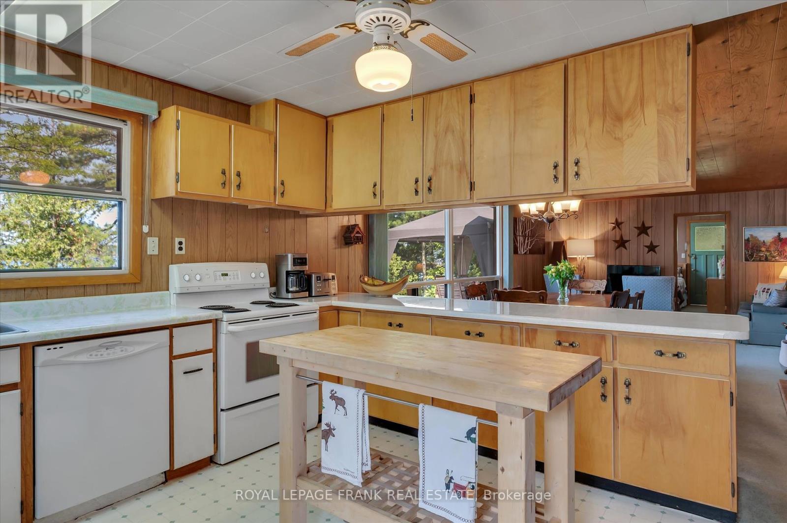 












2724 NEWCOMB LANE

,
Selwyn,




Ontario
K0L2H0

