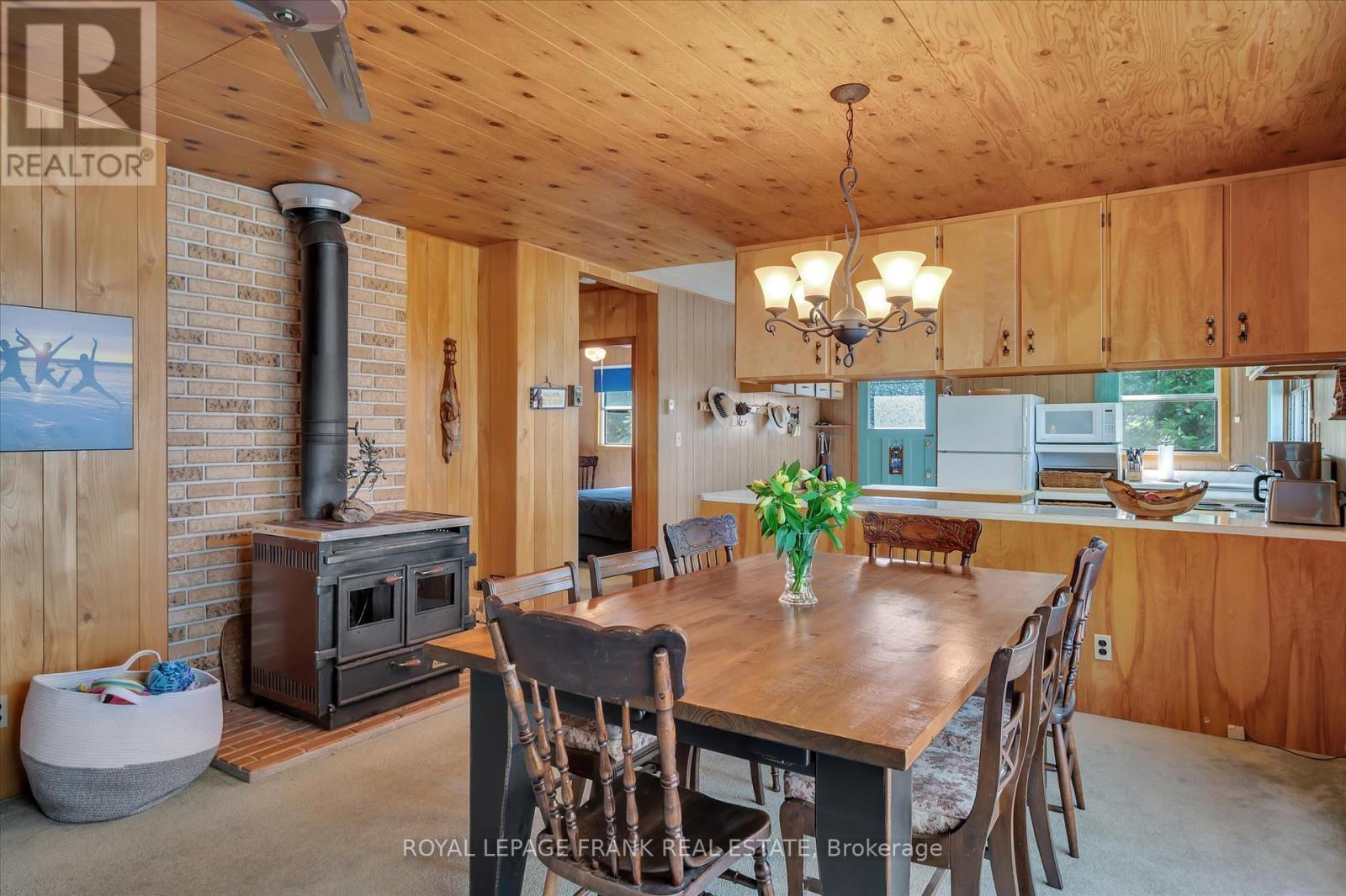 












2724 NEWCOMB LANE

,
Selwyn,




Ontario
K0L2H0


