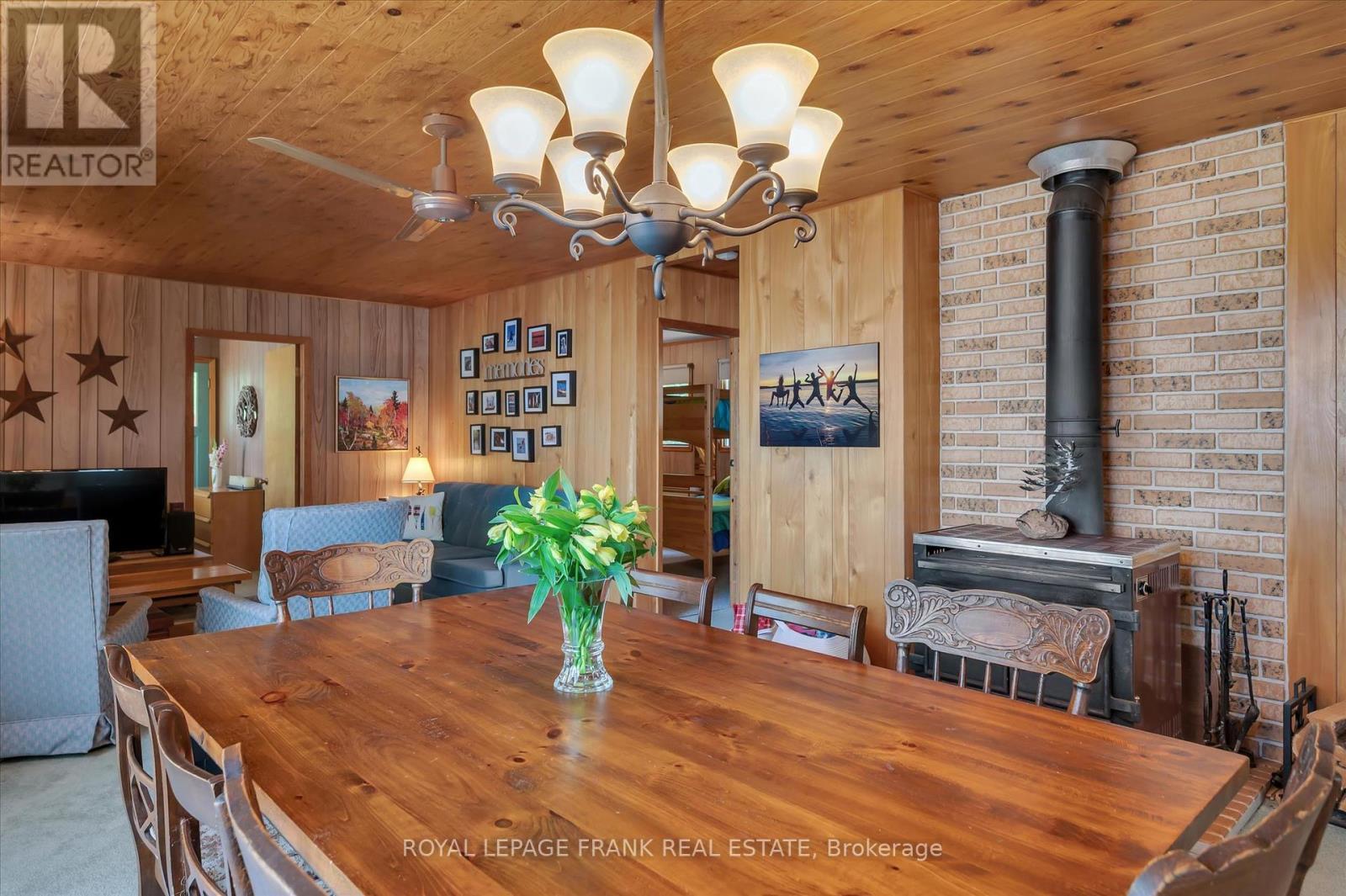 












2724 NEWCOMB LANE

,
Selwyn,




Ontario
K0L2H0

