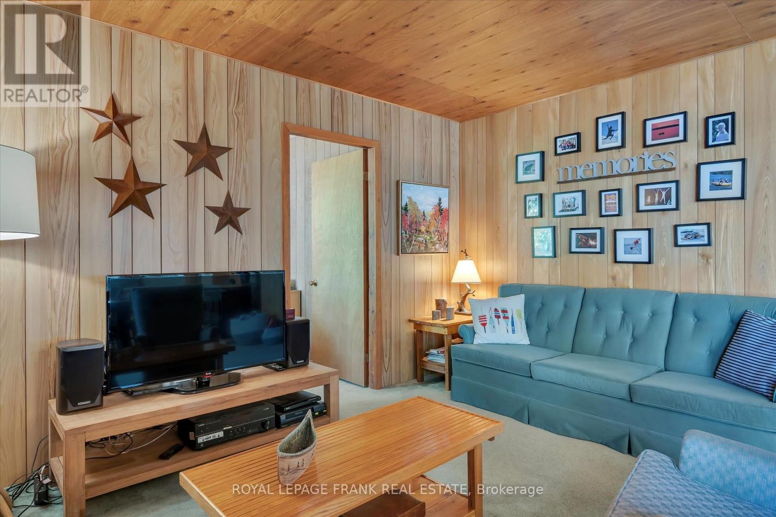 












2724 NEWCOMB LANE

,
Selwyn,




Ontario
K0L2H0

