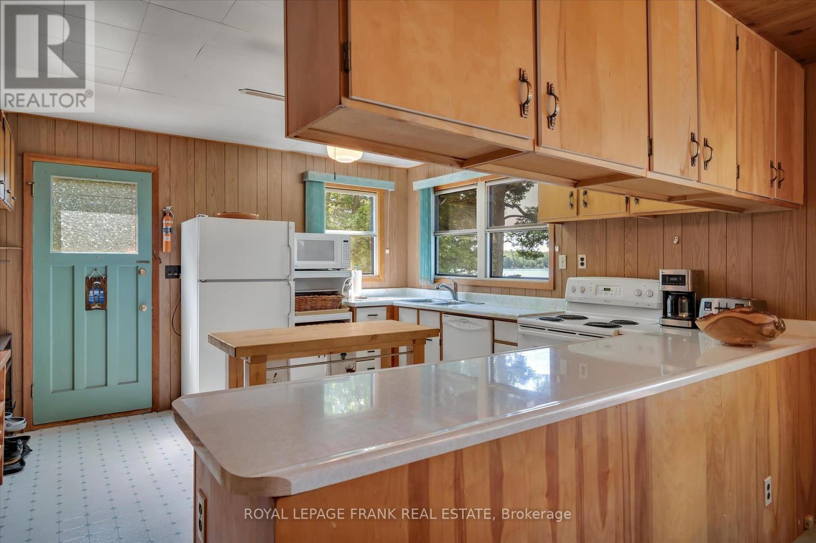 












2724 NEWCOMB LANE

,
Selwyn,




Ontario
K0L2H0

