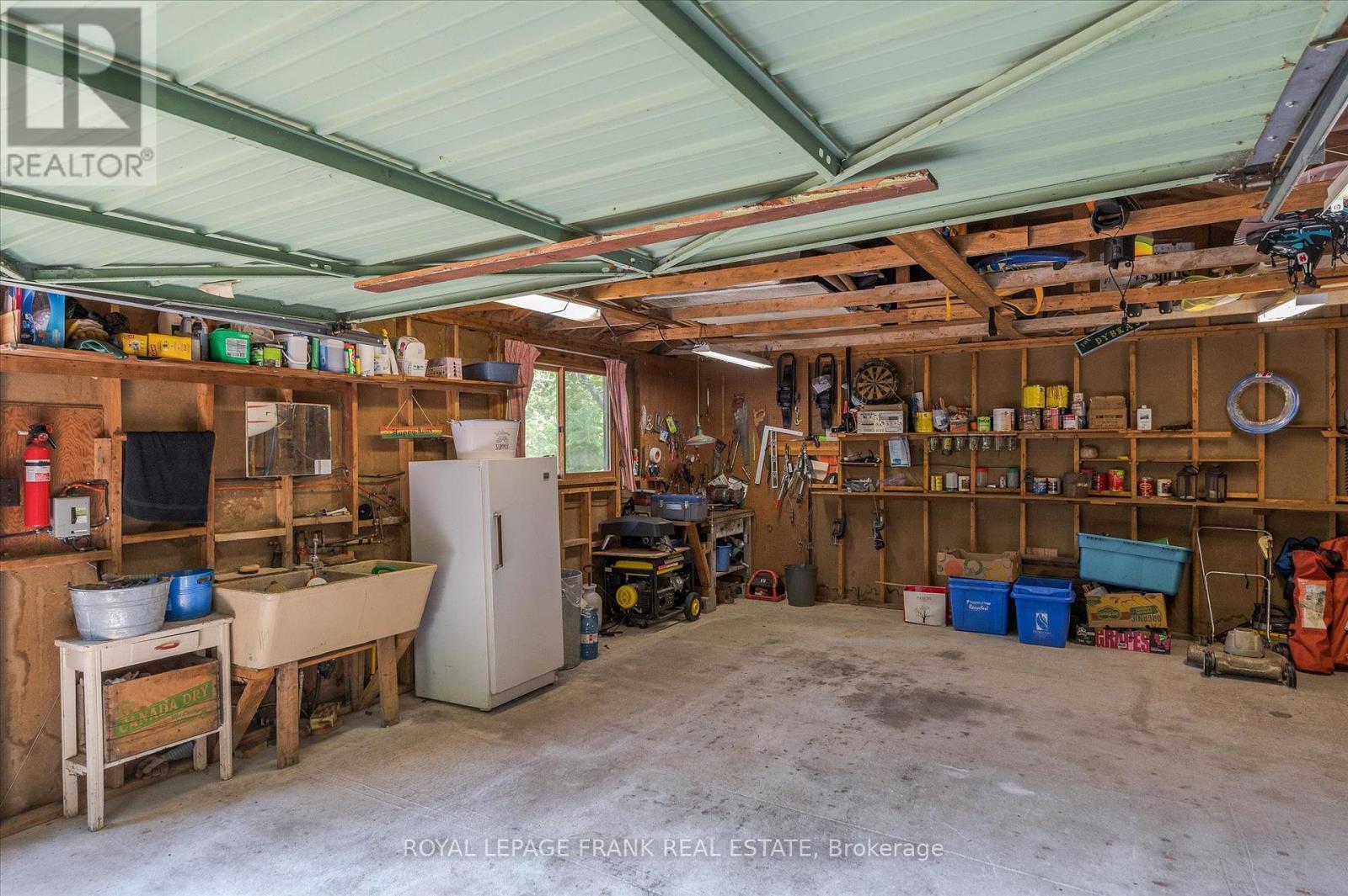 












2724 NEWCOMB LANE

,
Selwyn,




Ontario
K0L2H0

